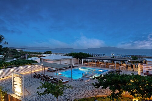 Studio Apartment 'Iguana 7' with Shared Pool, Wi-Fi and Air Conditioning