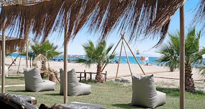 Studio Apartment 'Iguana 7' with Shared Pool, Wi-Fi and Air Conditioning