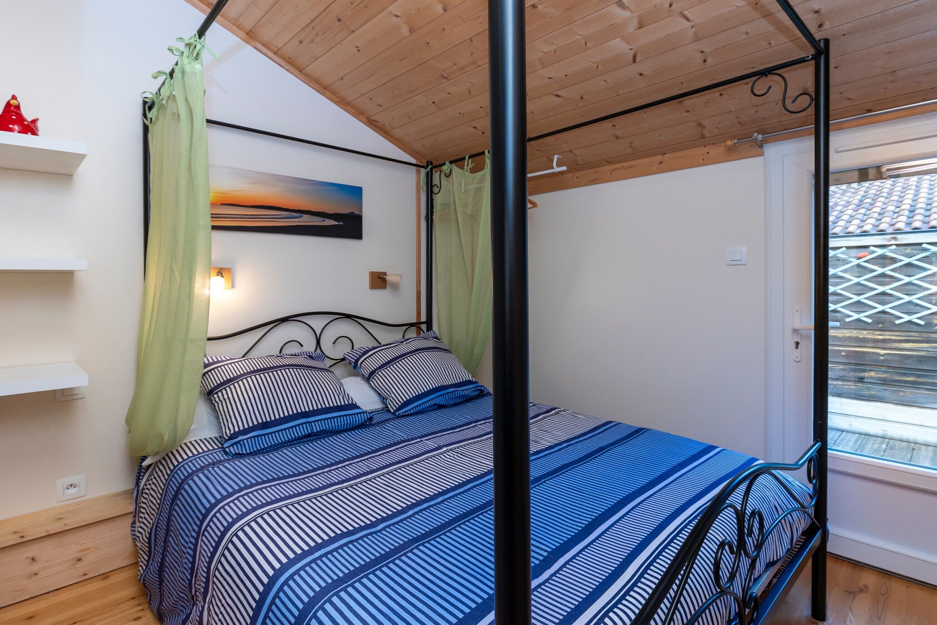 2 slaapkamers, een strijkplank/strijkijzer, gratis wifi, beddengoed