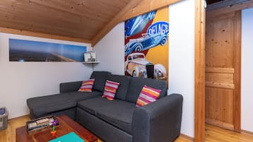 TV, mesa de pingue-pongue, aparelho de som