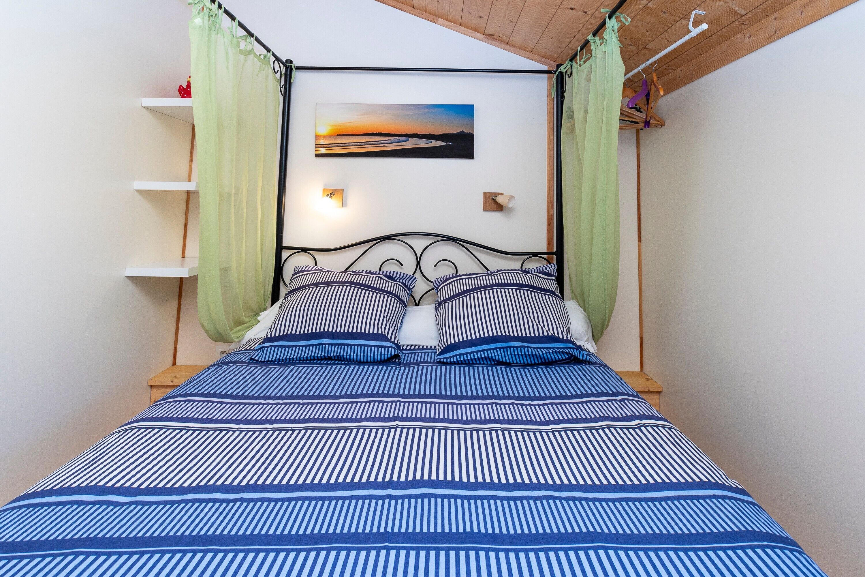 2 chambres, fer et planche à repasser, Wi-Fi gratuit, draps fournis