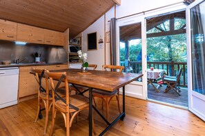 Dining - Chalet Perché with All Comforts in Labenne Océan – Unique Getaway for 4 Guests - Beach Nearby (Labenne)