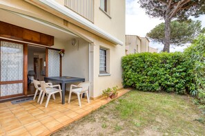 Outdoor dining - Apartment 'Plain Pied Cap' with Shared Pool, Private Terrace and Wi-Fi (Agde)