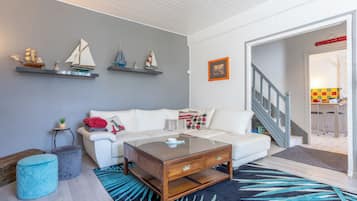 TV, fireplace, stereo