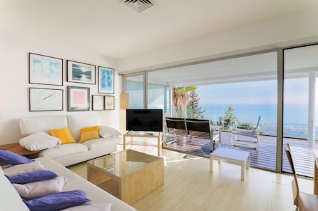 TV. "Sitges Suites" Apartment with Sea View, Private Terrace and Wi-Fi