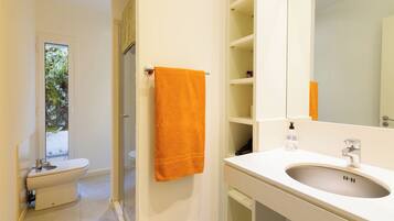 Shower, towels
