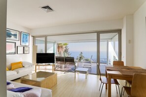 TV - "Sitges Suites" Apartment with Sea View, Private Terrace and Wi-Fi (Sitges)