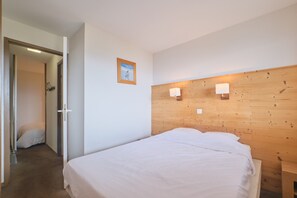 2 bedrooms, bed sheets, wheelchair access - Apartment "Duplex" with Mountain View & Shared Pool (Huez)