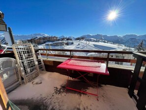 Property grounds - Apartment "Duplex" with Mountain View & Shared Pool (Huez)