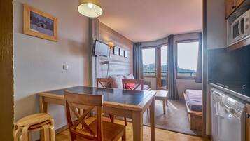 2 bedrooms, bed sheets, wheelchair access