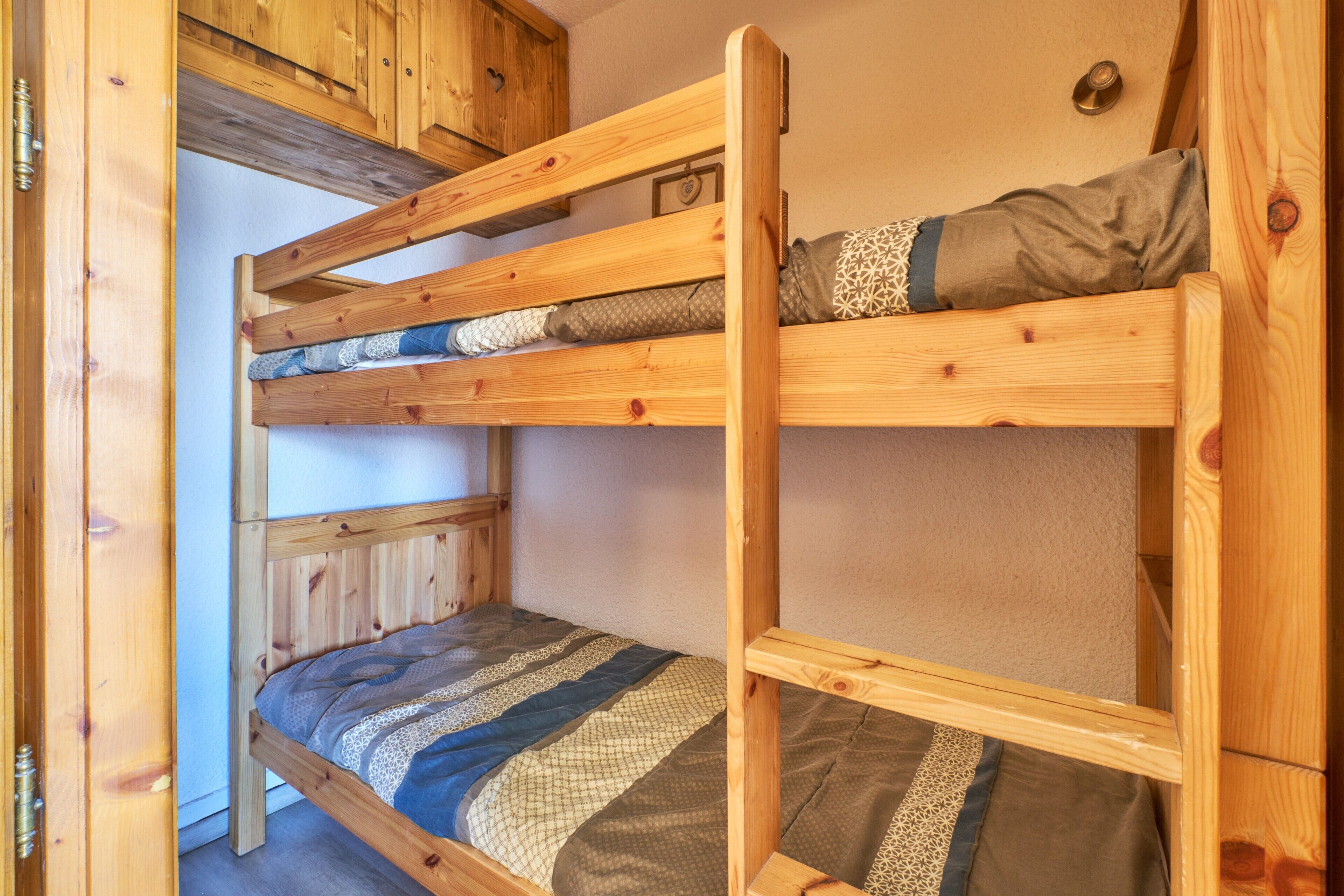 2 quartos, roupa de cama, acesso para cadeiras de rodas