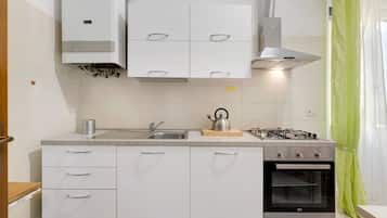 KylskÄp, mikrovÄgsugn, ugn och spishÀll