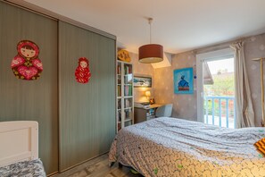 4 bedrooms, iron/ironing board, free WiFi - Holiday Home "Maison Mitoyenne near Lake Annecy" with Mountain View (Annecy-le-vieux)