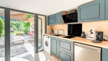 Fridge, stovetop, coffee/tea maker, electric kettle