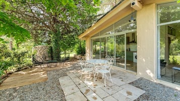 屋外ダイニングエリア