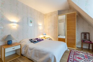 5 habitaciones, tabla de planchar con plancha y wifi gratis 