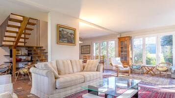 TV, fireplace, ping pong