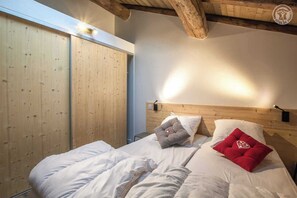 3 habitaciones, tabla de planchar con plancha y cuna de viaje 