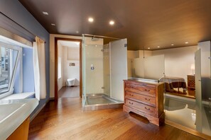 Dusche, Haartrockner, Handtücher
