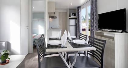 Chalet 'Bungalow T2 I - 15 Min From Nazaré' avec piscine partagée, terrasse privée et climatisation