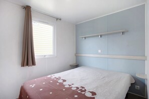 2 bedrooms, WiFi, bed sheets