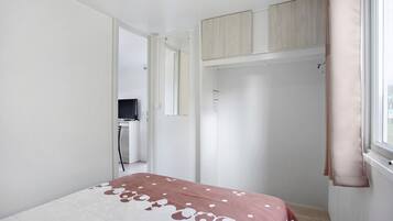 2 bedrooms, WiFi, bed sheets