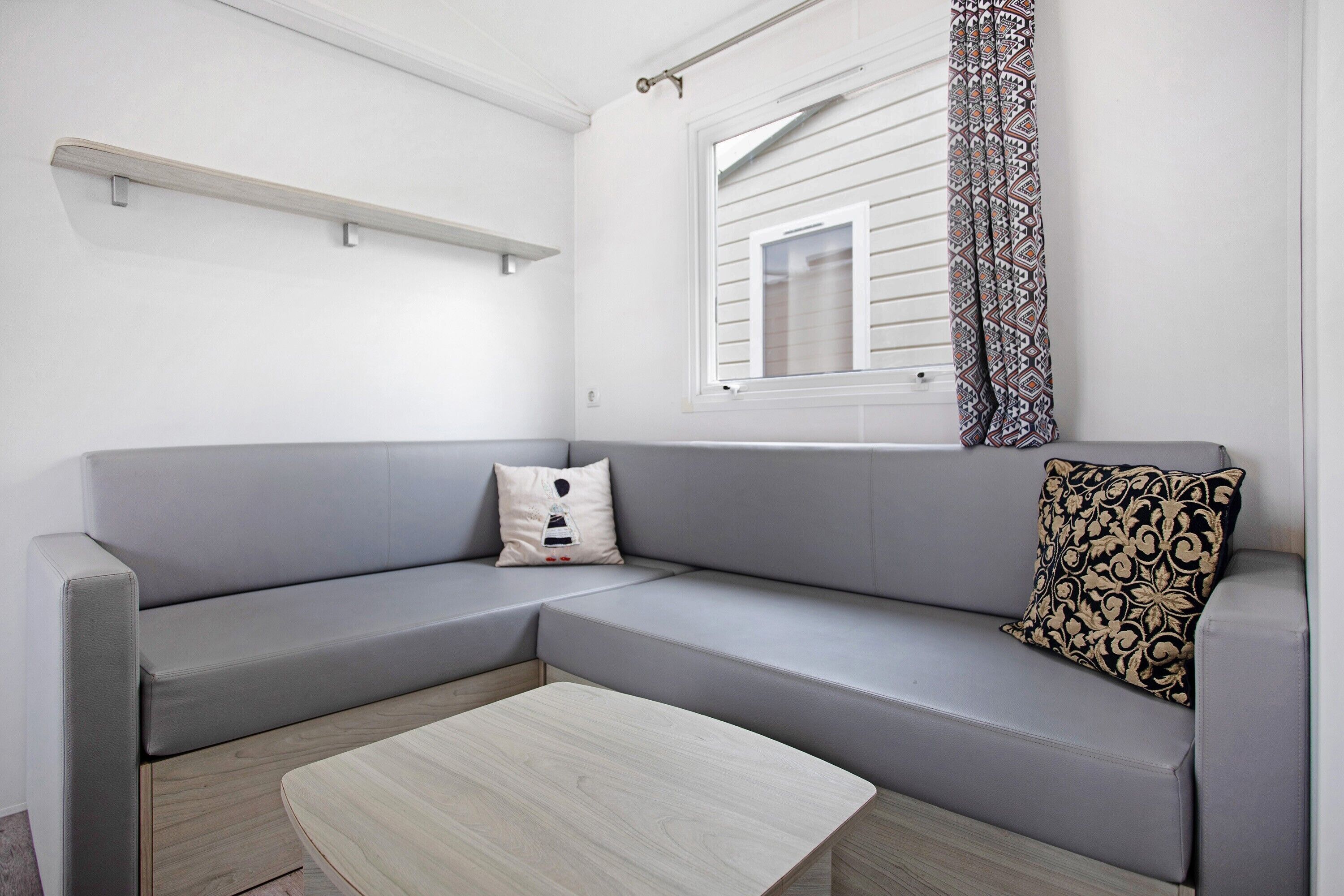 Fernseher, Tischtennisplatte