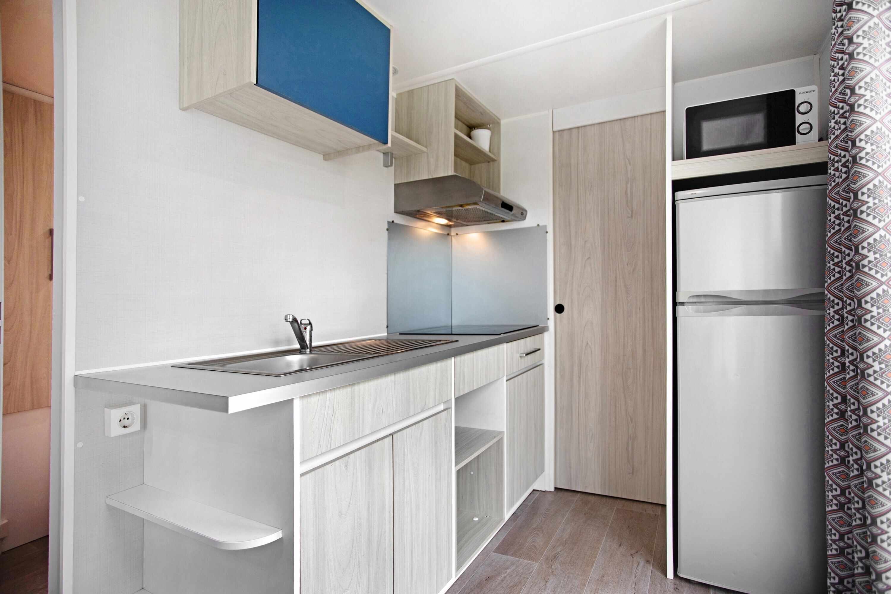 Fridge, microwave, stovetop, cookware/dishes/utensils