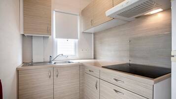 Fridge, microwave, stovetop, cookware/dishes/utensils