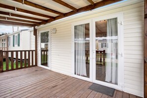 Exterior detail - Chalet 'Bungalow T2 I I I - 15 Min Nazaré' with Shared Pool, Private Terrace and Air Conditioning (Pataias)