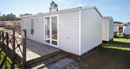 Chalet 'Bungalow T2 I V- 15 Min From Nazaré' with Shared Pool, Private Terrace and Air Conditioning