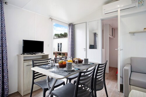 Chalet 'Bungalow T2 I V- 15 Min From Nazaré' with Shared Pool, Private Terrace and Air Conditioning