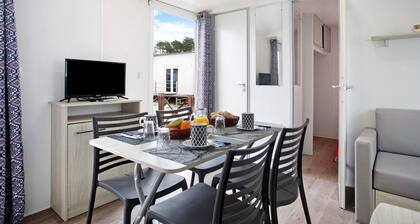 Chalet 'Bungalow T2 I V- 15 Min From Nazaré' with Shared Pool, Private Terrace and Air Conditioning