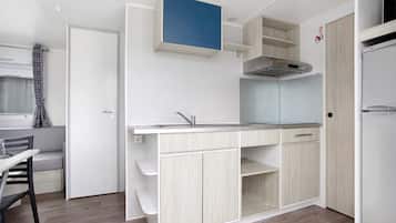 Frigorifero, microonde, piano cottura, lavastoviglie