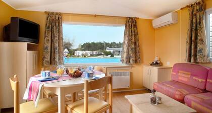 Chalet 'Bungalow T2 V - 15 Min From Nazaré' with Shared Pool, Private Terrace and Air Conditioning