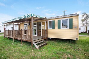 Exterior - Chalet 'Bungalow T3 I - 15 Min From Nazaré' with Shared Pool, Private Terrace and Air Conditioning (Pataias)