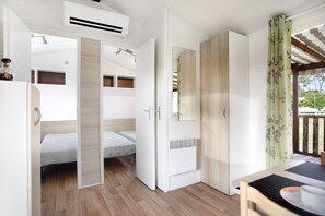 3 bedrooms, WiFi, bed sheets - Chalet 'Bungalow T3 I - 15 Min From Nazaré' with Shared Pool, Private Terrace and Air Conditioning (Pataias)