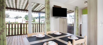 Chalet 'Bungalow T3 I - 15 Min From Nazaré' with Shared Pool, Private Terrace and Air Conditioning