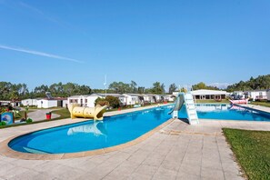 Pool - Chalet 'Bungalow T3 I - 15 Min From Nazaré' with Shared Pool, Private Terrace and Air Conditioning (Pataias)