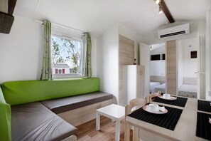 Interior - Chalet 'Bungalow T3 I - 15 Min From Nazaré' with Shared Pool, Private Terrace and Air Conditioning (Pataias)