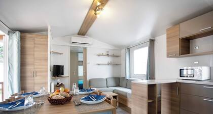 Chalet 'Bungalow T3 I I -15 Min From Nazaré' with Shared Pool, Private Terrace and Air Conditioning