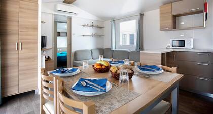 Chalet 'Bungalow T3 I I -15 Min From Nazaré' avec piscine partagée, terrasse privée et climatisation