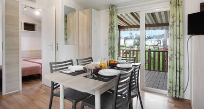 Chalet 'Bungalow T3 I I I - 15 Min Nazaré' mit Gemeinschaftspool und privater Terrasse