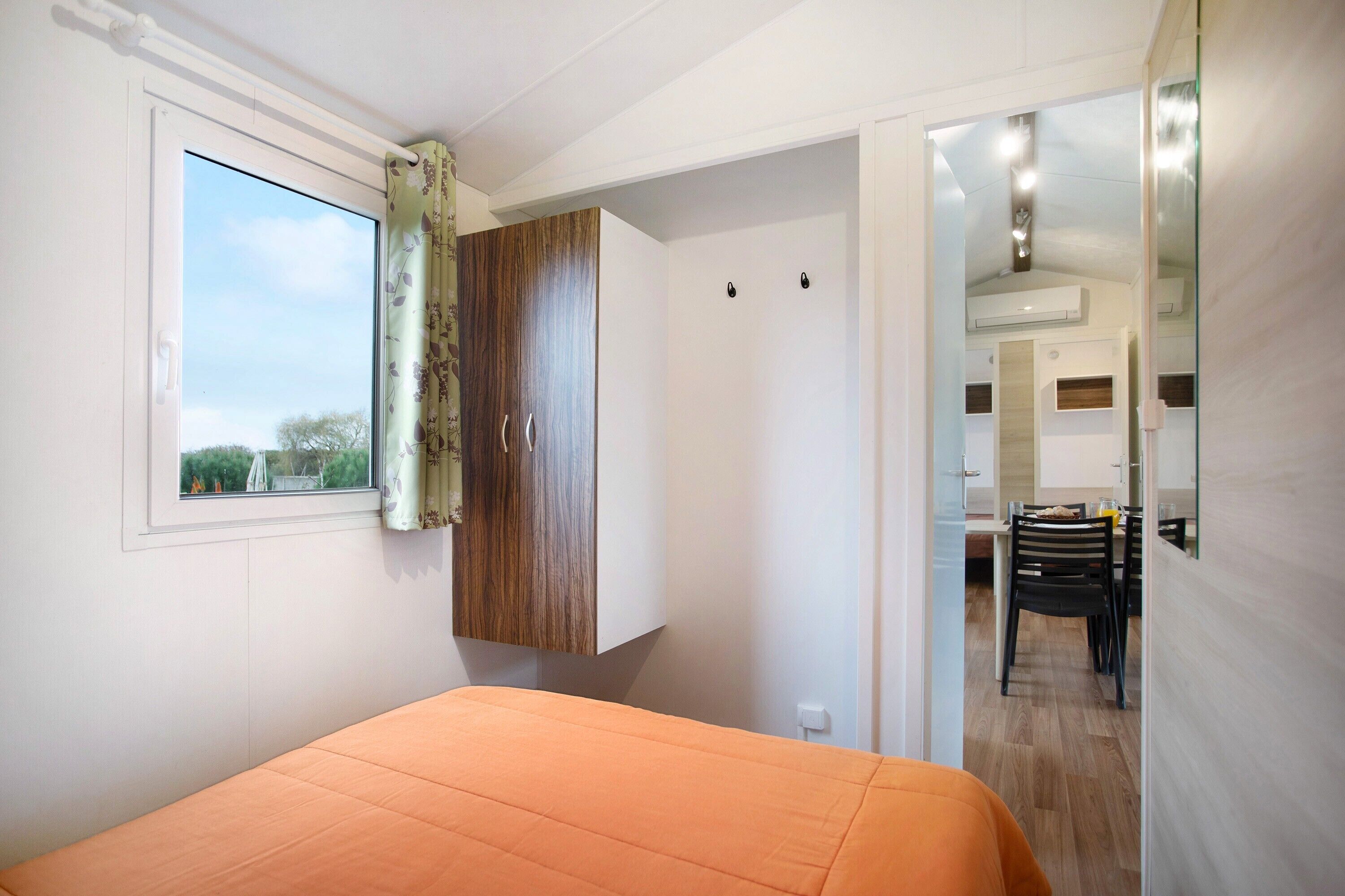 3 bedrooms, bed sheets