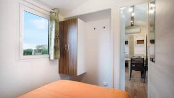 3 bedrooms, bed sheets