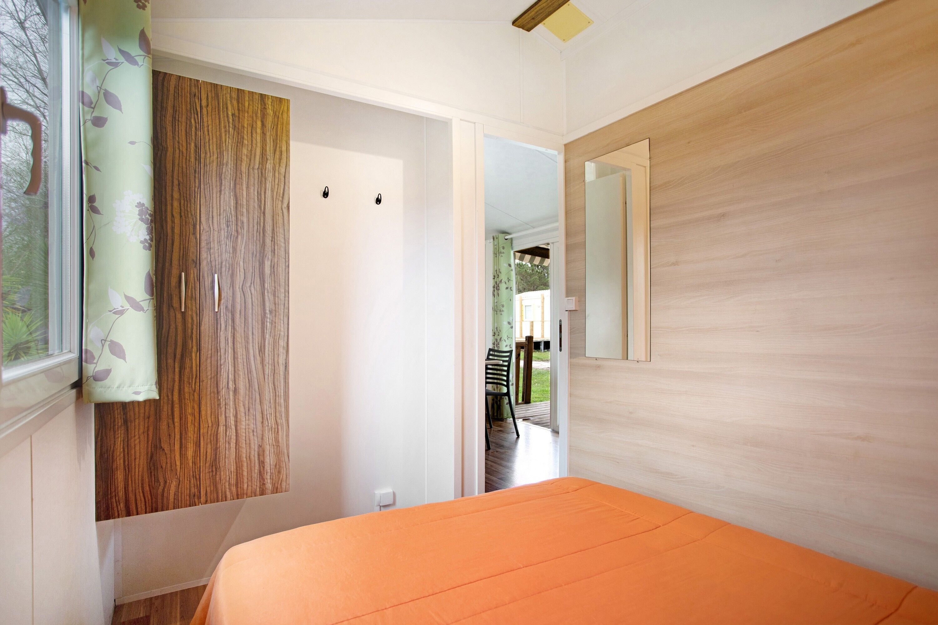 3 bedrooms, bed sheets