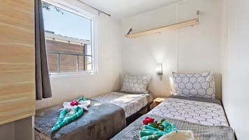 3 bedrooms, iron/ironing board, bed sheets