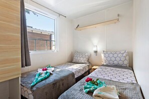 3 bedrooms, iron/ironing board, bed sheets