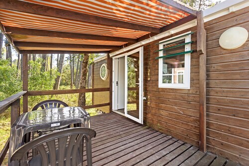 Chalet 'Bungalow T3 I V- 15 Min From Nazaré' with Shared Pool, Private Terrace and Air Conditioning