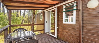 Chalet 'Bungalow T3 I V- 15 Min From Nazaré' with Shared Pool, Private Terrace and Air Conditioning